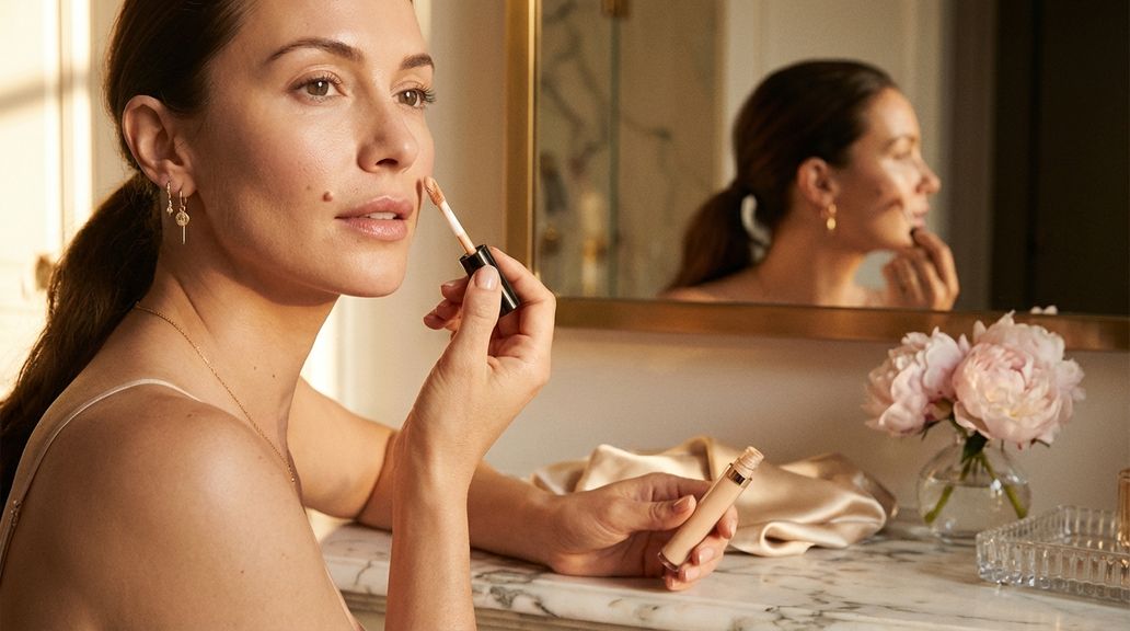 Hoe kan ik met concealer kleine littekens of oneffenheden in het gezicht optisch egaliseren?