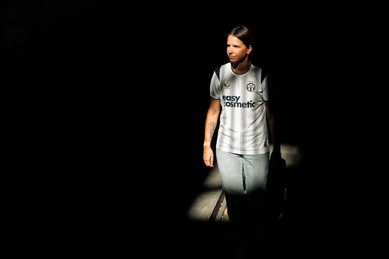 Speelster van FC Zürich Vrouwen in het zwarte shirt 2026/27